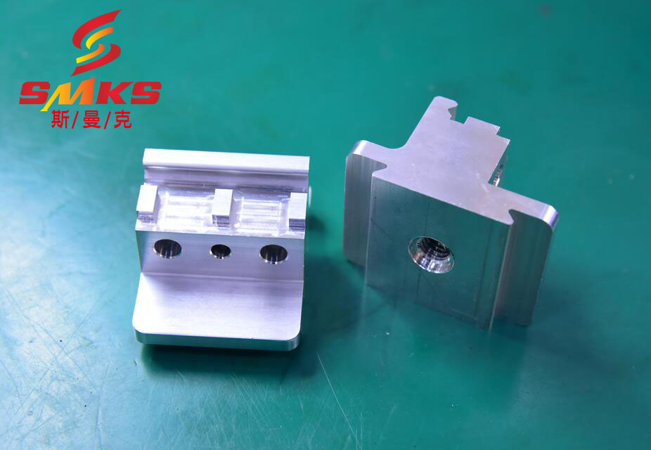 鋁合金<a href='http://zbtfhgsb.com' target='_blank'><u>交叉孔去毛刺</u></a>最新工藝