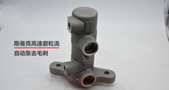 自動泵<a href='http://zbtfhgsb.com' target='_blank'><u>交叉孔去毛刺</u></a>，斯曼克高速磨粒流真快！